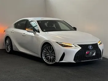 Lexus Is 300H 2021 photo 2