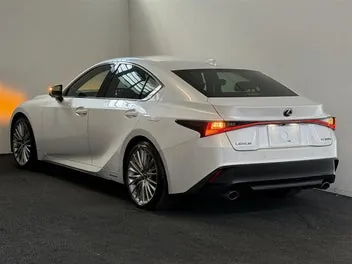 Lexus Is 300H 2021 photo 5
