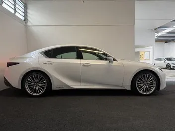 Lexus Is 300H 2021 photo 4