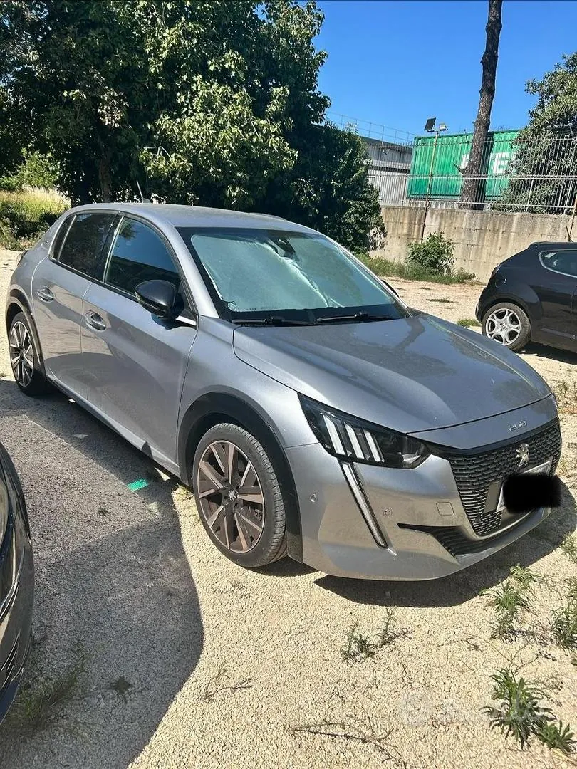 Peugeot 208 2020 photo 2