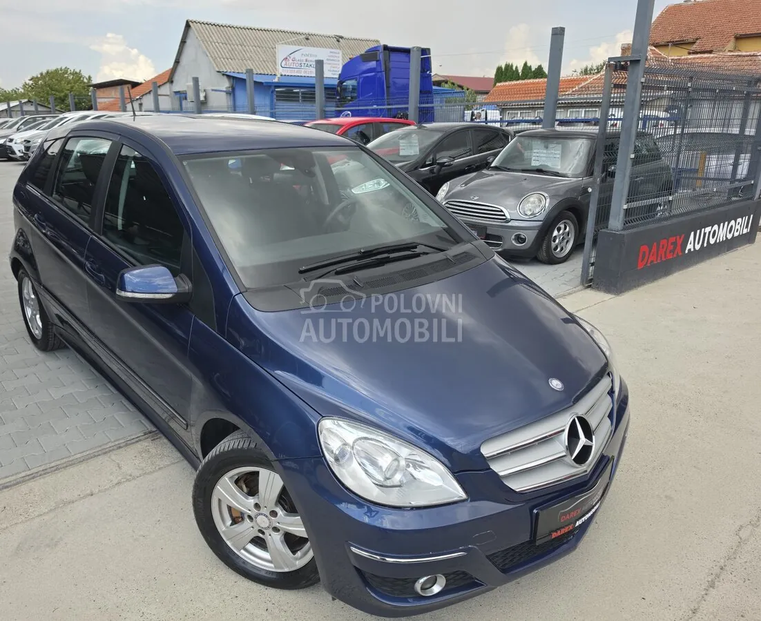Mercedes-Benz B 180 2011 photo 2