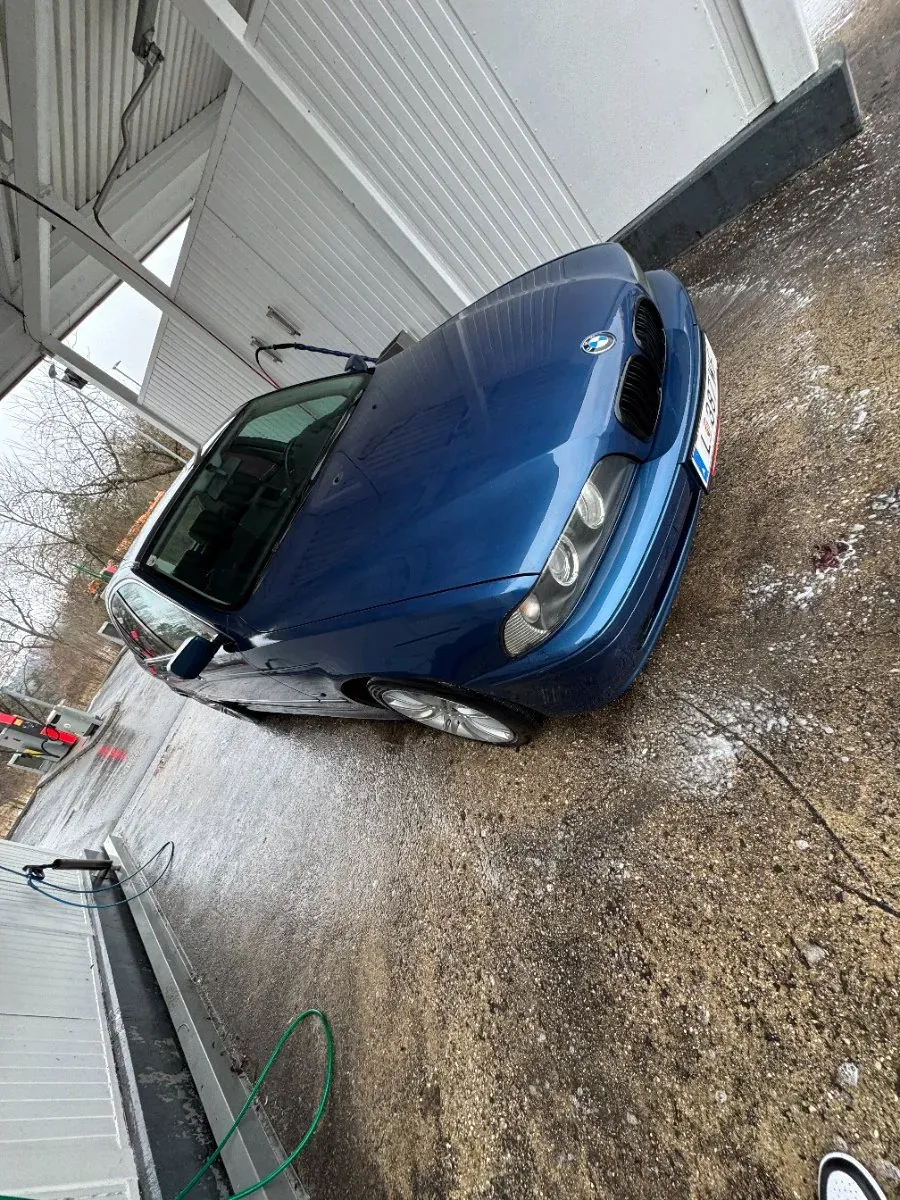 BMW 5 Series 2003 photo 2