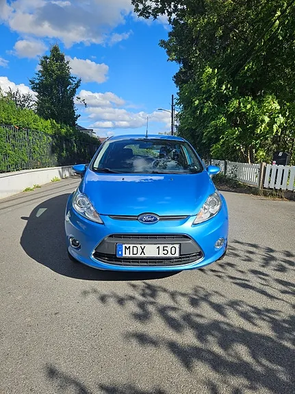 Ford Fiesta 2012 photo 2