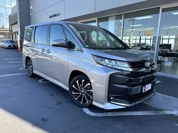 Toyota Noah 2023 photo 2