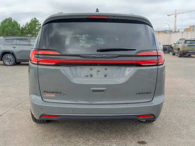 Chrysler Pacifica 2025 photo 4