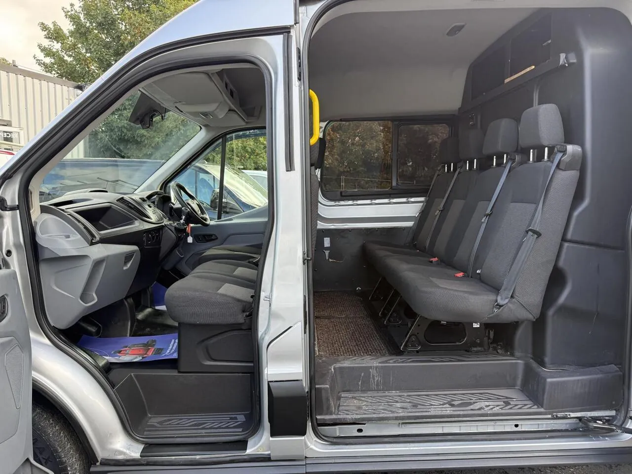 Ford Transit 350 2015 photo 2