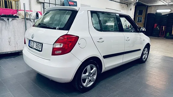 Skoda Fabia 2009 photo 4