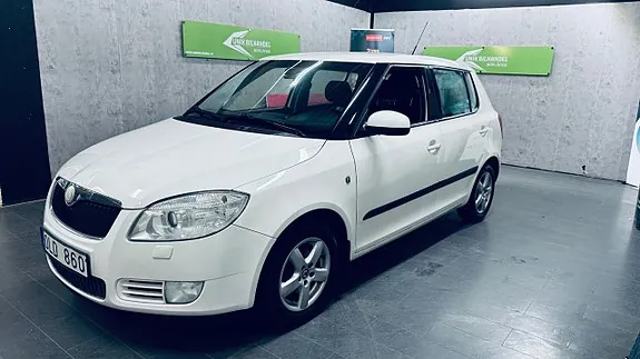 Skoda Fabia 2009 photo 2