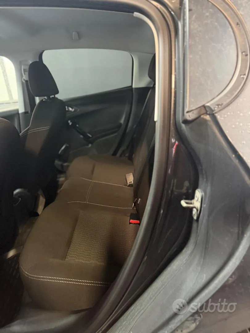 Peugeot 208 2017 photo 5