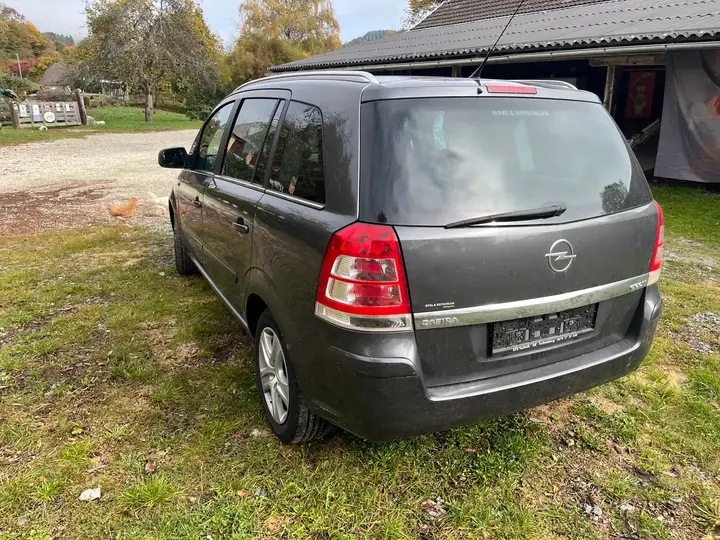 Opel Zafira 2010 photo 2