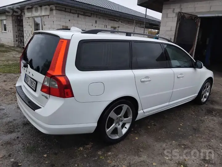 Volvo V70 2012 photo 4