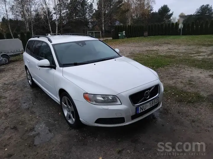 Volvo V70 2012 photo 5