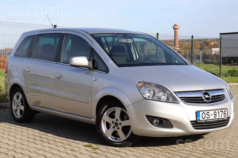 Opel Zafira 2011 photo 2