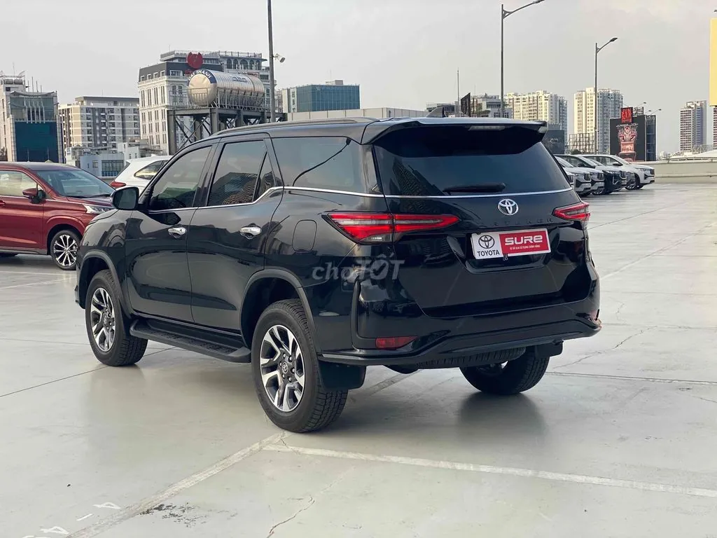 Toyota Fortuner 2025 photo 4