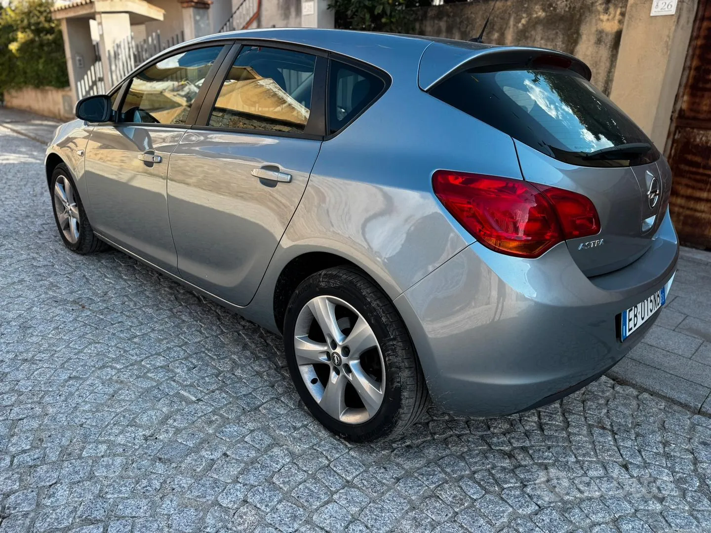 Opel Astra 2010 photo 3
