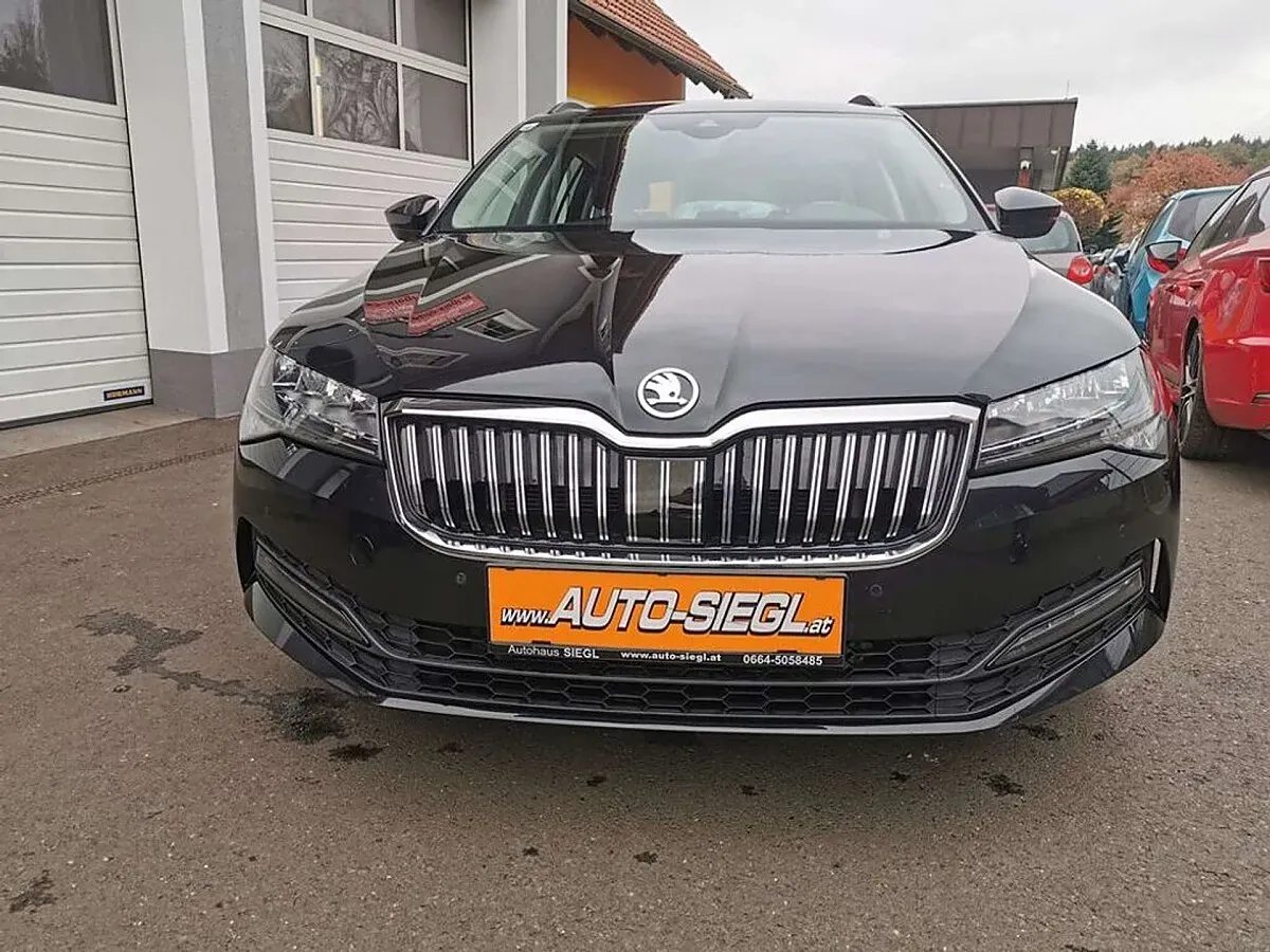 Skoda Superb 2022 photo 2