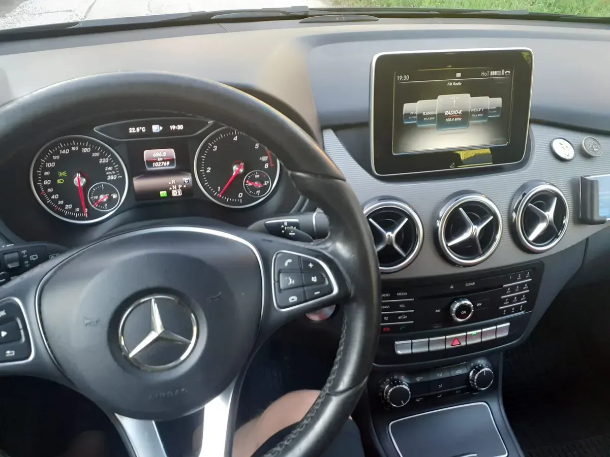 Mercedes-Benz B-Class 2018 photo 3