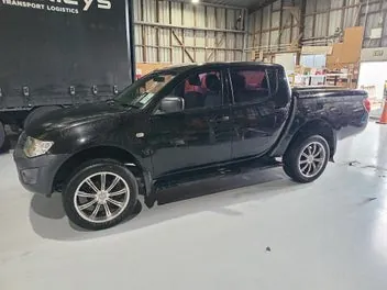 Mitsubishi Triton 2011 photo 2