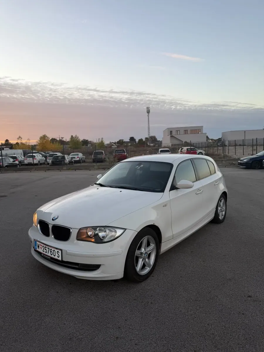 BMW 1 Series 2009 photo 2