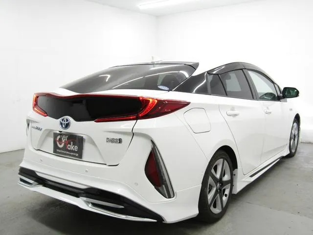 Toyota Prius Phv 2017 photo 3