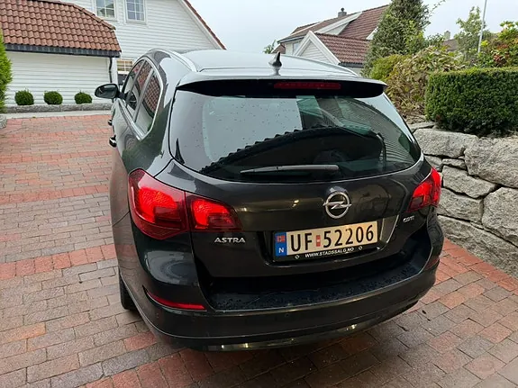 Opel Astra 2012 photo 3