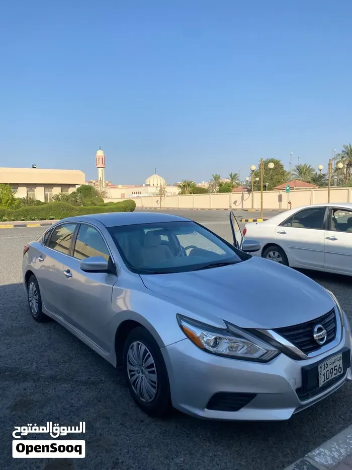 Nissan Altima 2018 photo 2