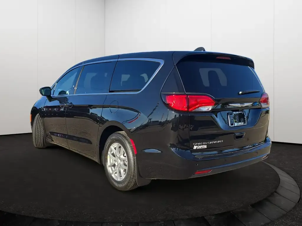 Chrysler Grand Caravan 2026 photo 4