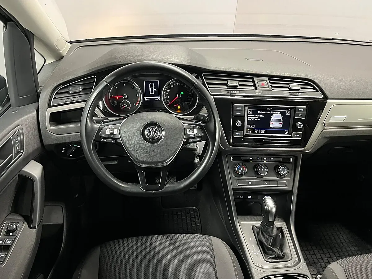 Volkswagen Touran 2020 photo 2