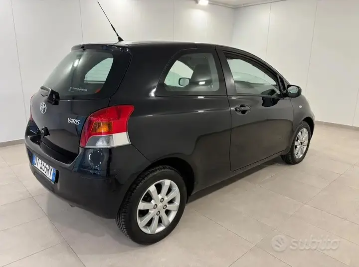 Toyota Yaris 2009 photo 2