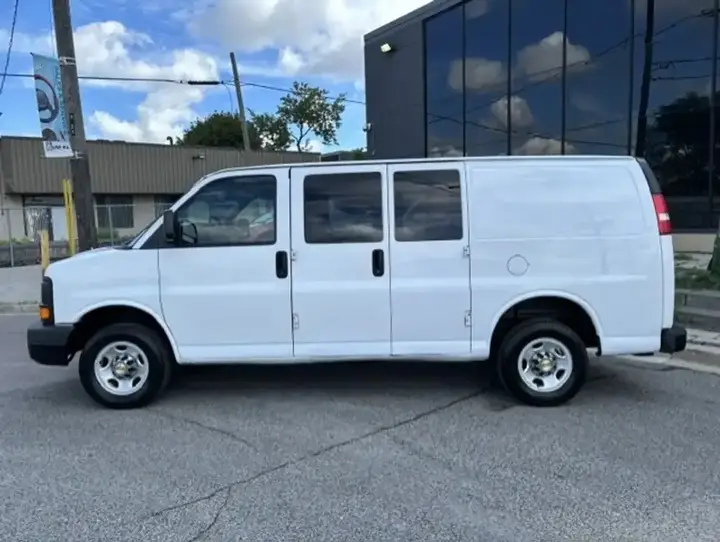 Chevrolet Express 2500 2013 photo 3
