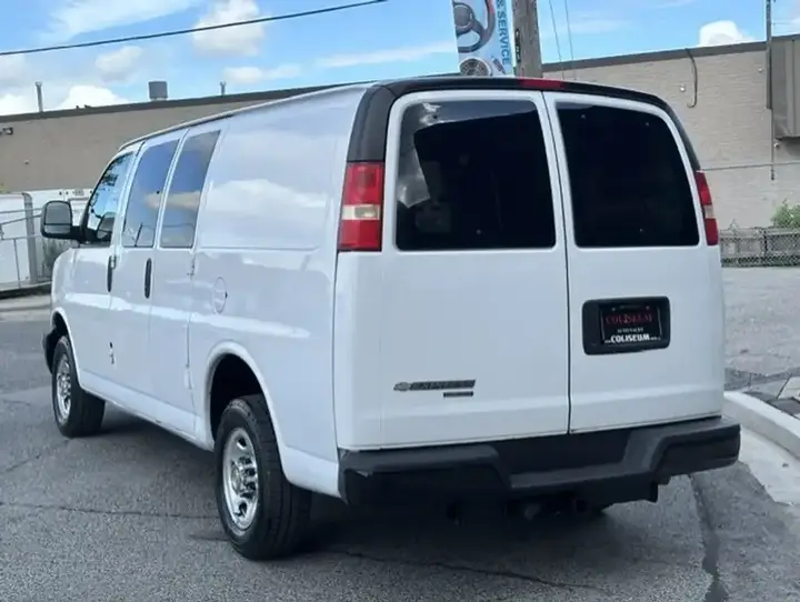Chevrolet Express 2500 2013 photo 4