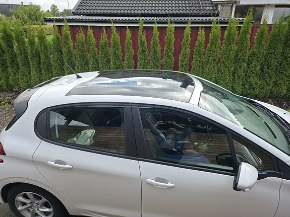 Peugeot 208 2015 photo 5