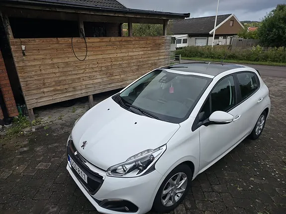 Peugeot 208 2015 photo 3