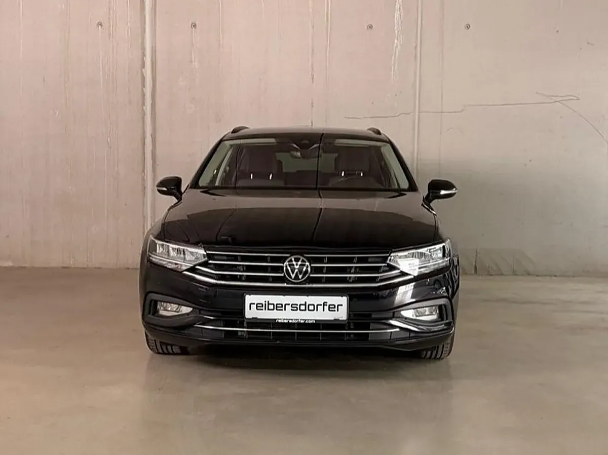 Volkswagen Passat 2023 photo 2