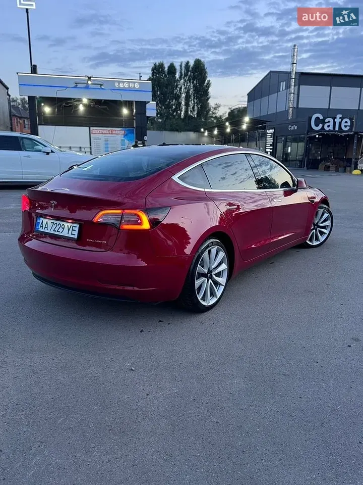 Tesla Model 3 2018 photo 4