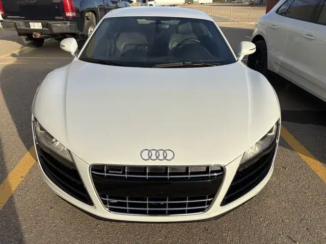 Audi R8 2010 photo 3