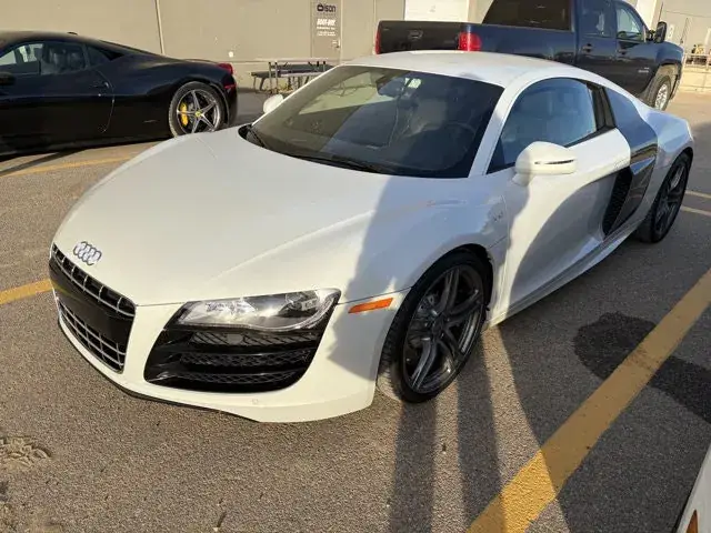 Audi R8 2010 photo 4