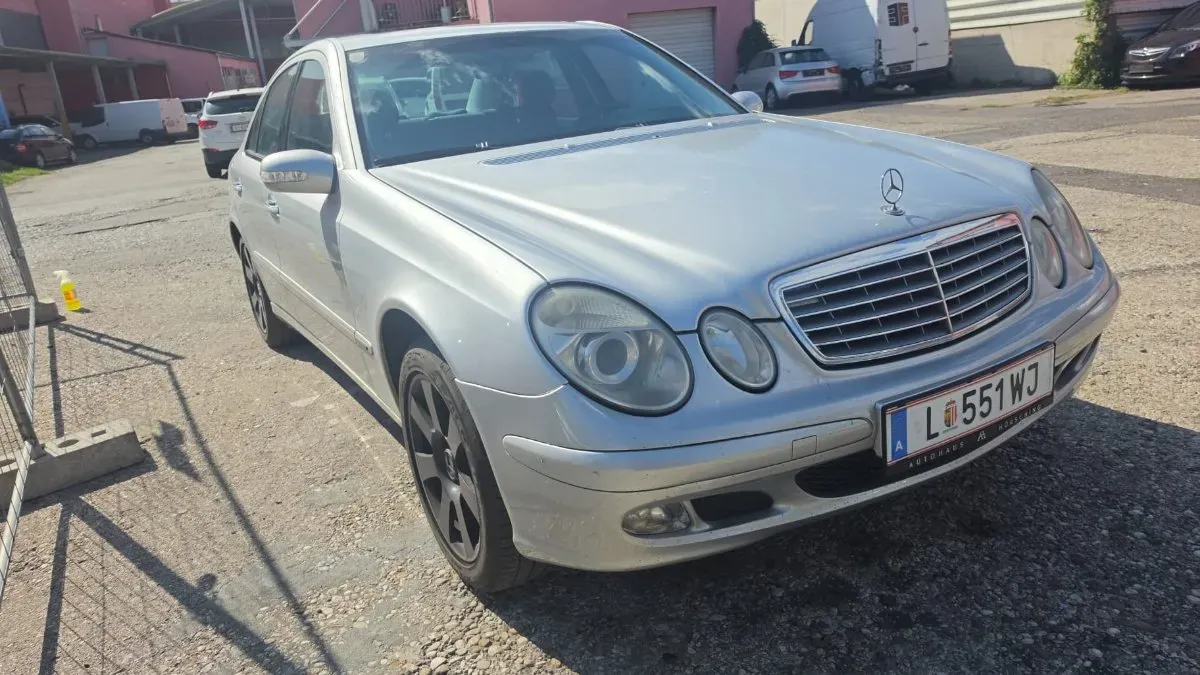 Mercedes-Benz E-Class 2003 photo 3