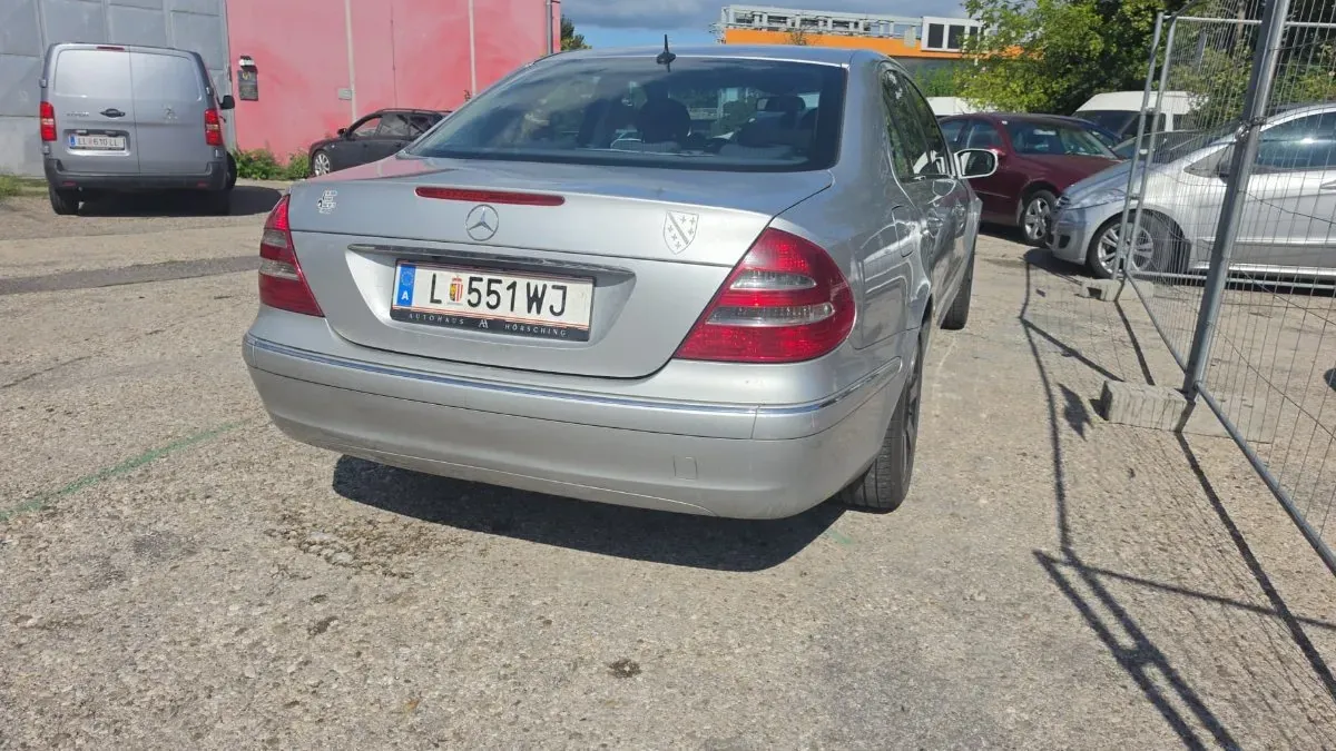 Mercedes-Benz E-Class 2003 photo 2