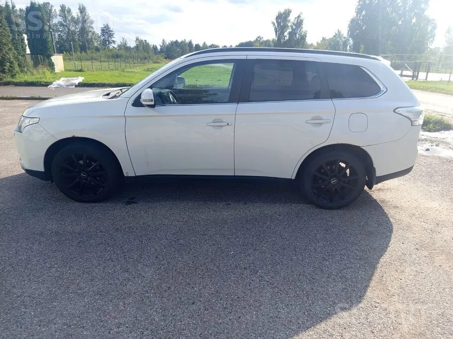 Mitsubishi Outlander 2014 photo 2