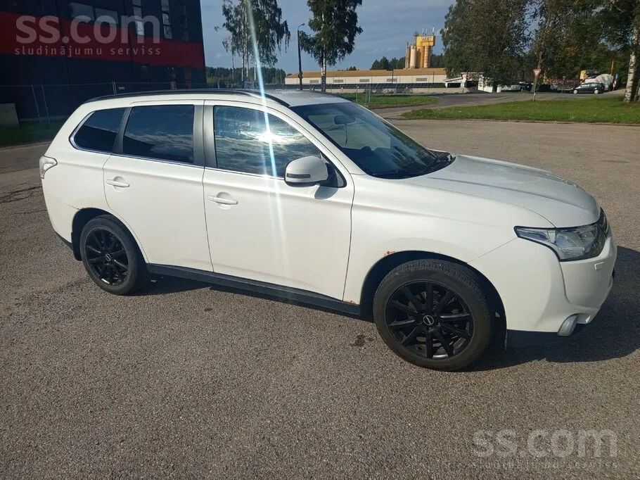 Mitsubishi Outlander 2014 photo 4