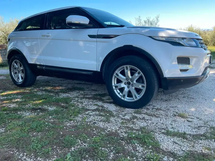 Land Rover Range Rover Evoque 2011 photo 2
