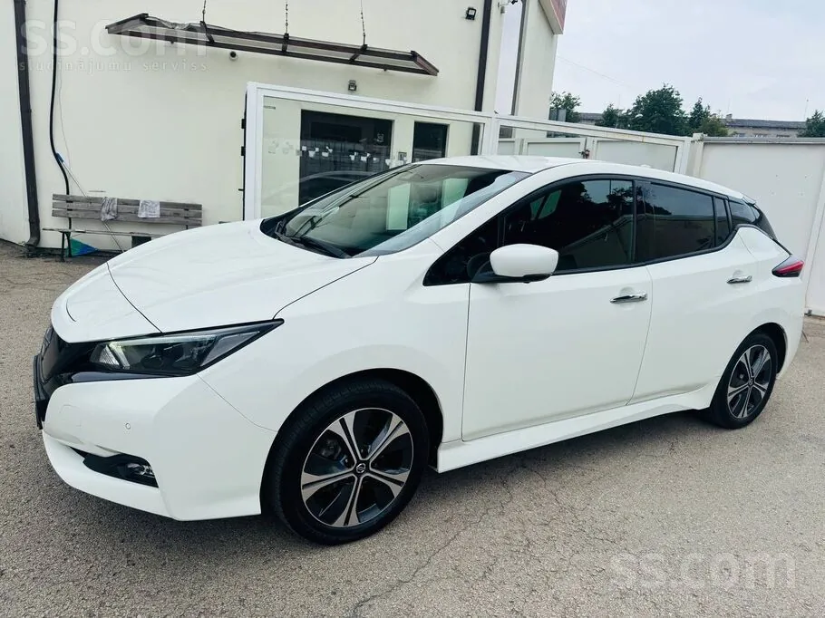 Nissan Leaf 2023 photo 2