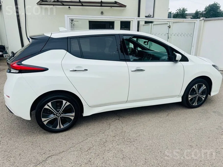 Nissan Leaf 2023 photo 5