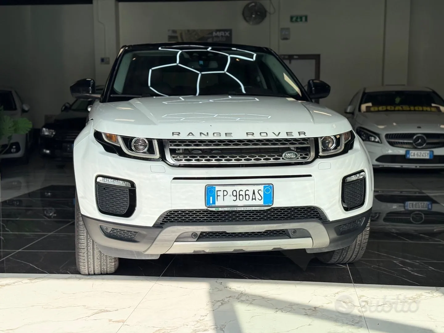 Land Rover Range Rover Evoque 2018 photo 2