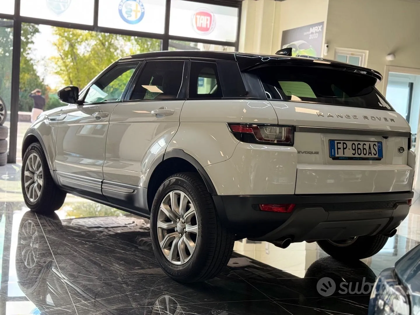 Land Rover Range Rover Evoque 2018 photo 4