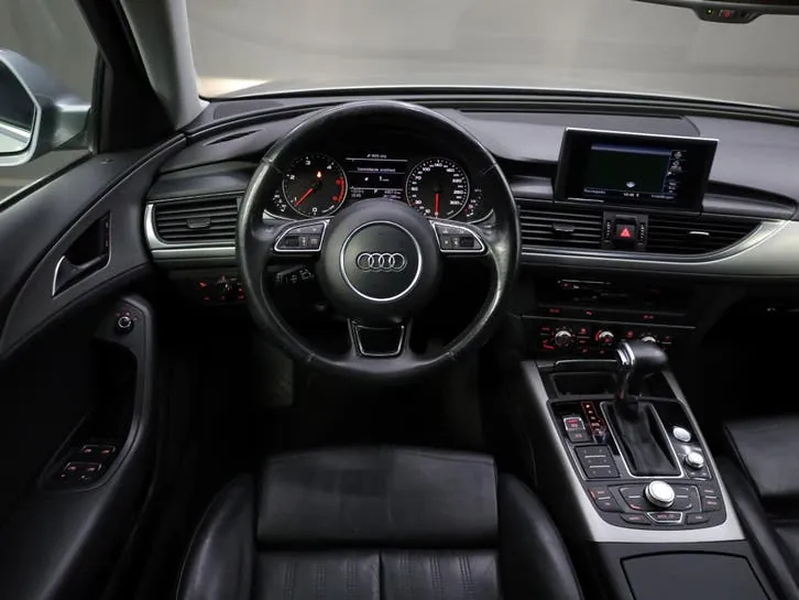 Audi A6 Avant 2012 photo 2