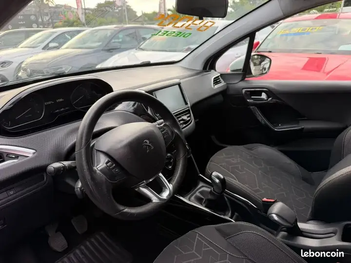 Peugeot 2008 2019 photo 5