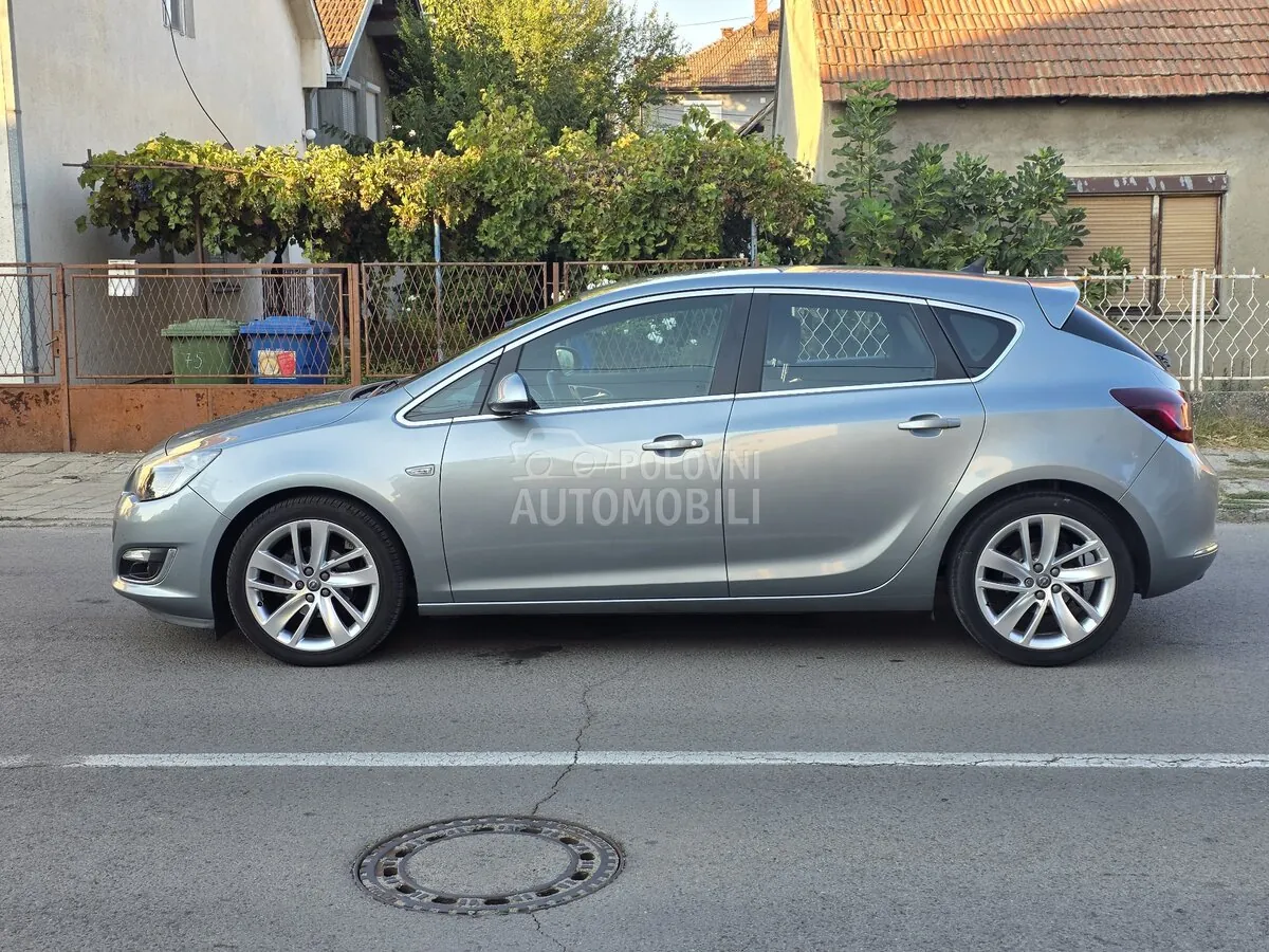 Opel Astra 2013 photo 4