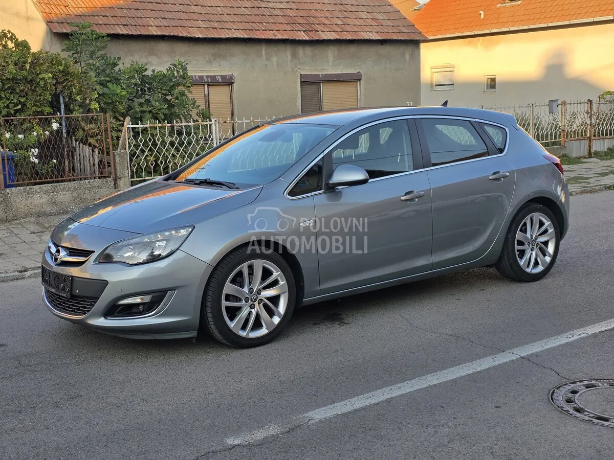 Opel Astra 2013 photo 2